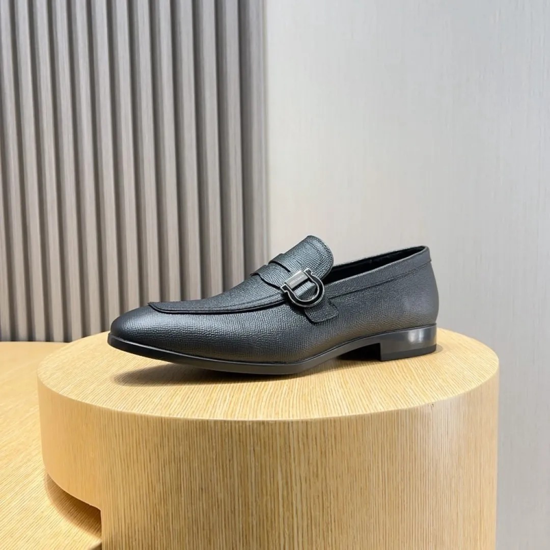 Factory P620💰🔥《Ferragamo》👏Latest•High-end top brand luxury~purchasing agent, top~quality. New fashionable business men's shoes🔜The uppers are made of original open-edge beaded cowhide➕cowhide·lining, with fine workmanship. The original stylish and soft combination wear-resistant and non-slip outsole is light and comfortable on the feet. The real thing looks better in real photos. Size: 38--44